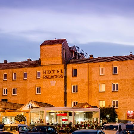 Hotel Palacios Alfaro Luaran gambar