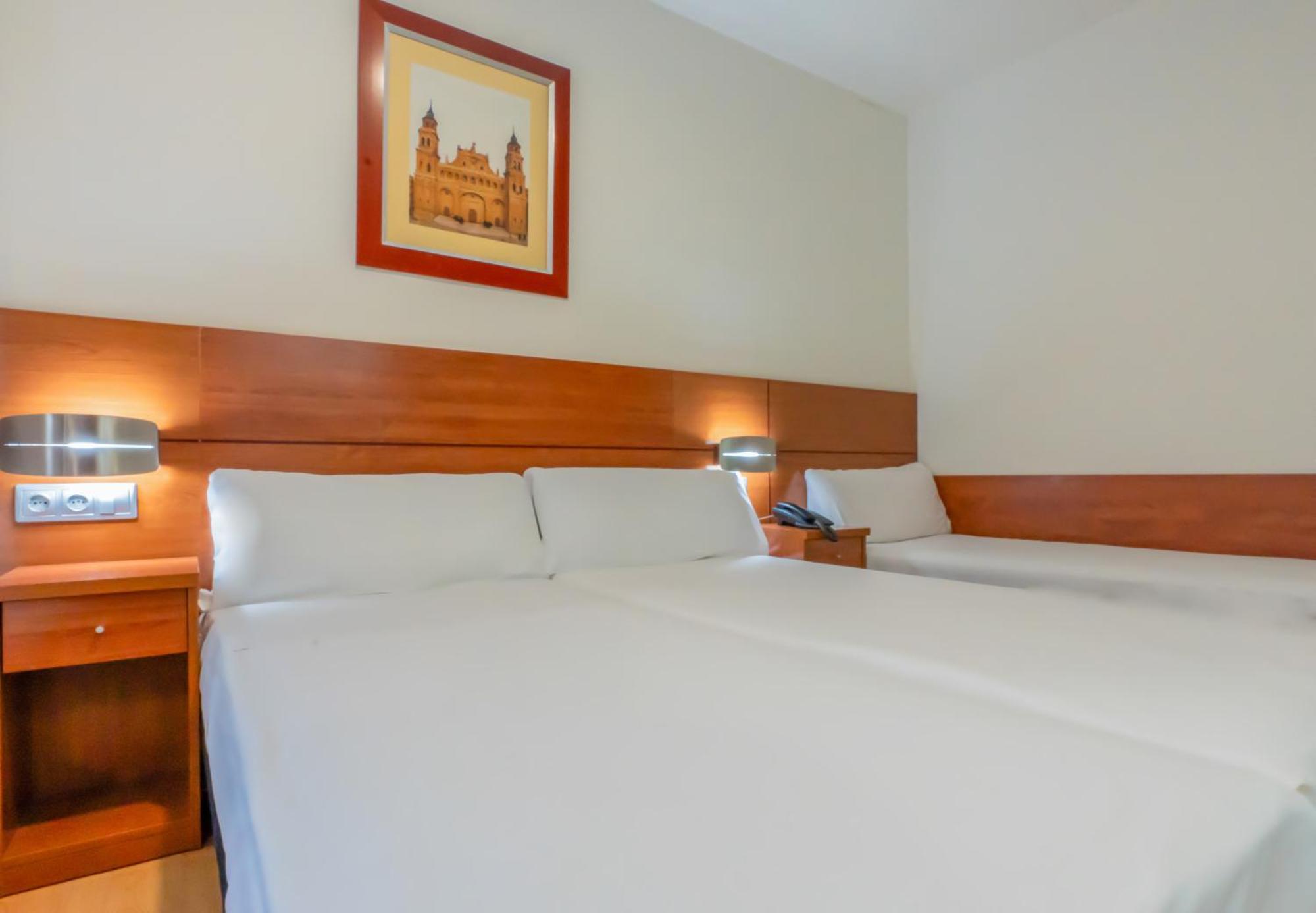 Hotel Palacios Alfaro Luaran gambar